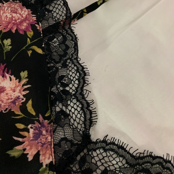 Forever 21 Cami with Lace-Trim - Picture 3 of 4